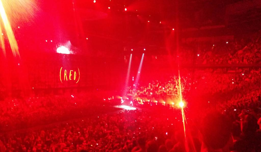 navidhips's tweet photo. @U2 showing full colours in support of @RED in #Vancouver #InnocenceandExperience tour. #EndAIDS #2pills2save600 http://t.co/SDKovIGDUC