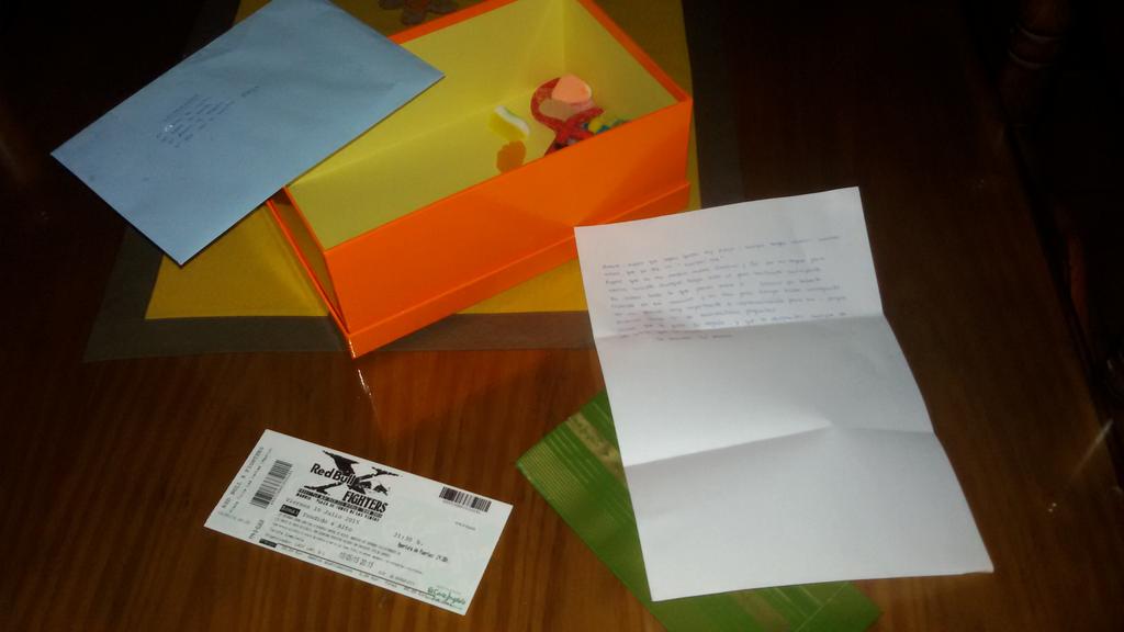 chorliteras's tweet photo. Muchísimas gracias amore😍😍 nunca paras de sorprenderme¡¡  deseando que llege el día. . Jijij menudo funde nos espera. http://t.co/mufQvrcZor