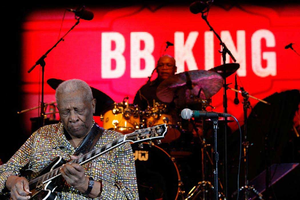 YahooNews's tweet photo. B.B. King: His life in photos http://t.co/pS0qcA1VN8 http://t.co/kELrSJftoC