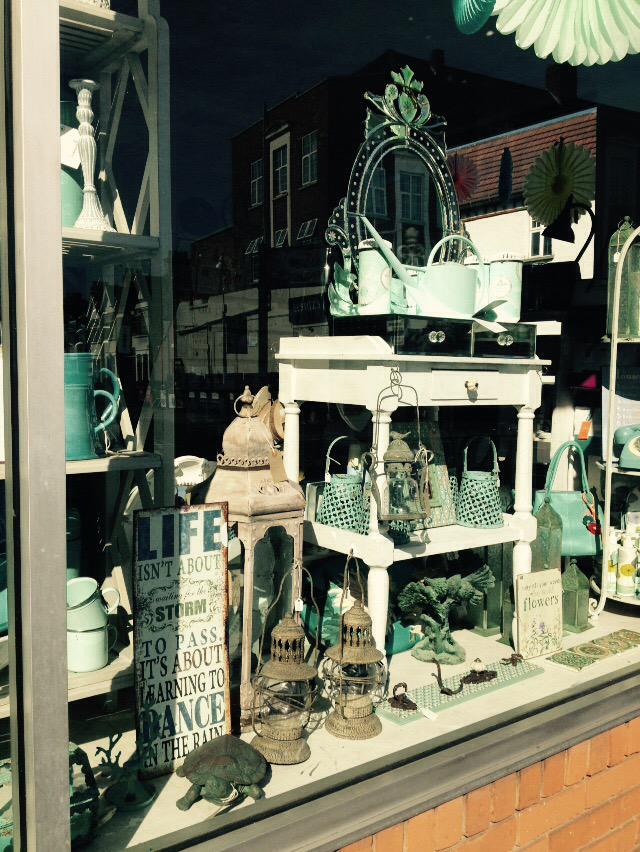 DarchandDuff's tweet photo. Sun is out, Sky is blue, perfect day for a stroll to your local shops. We have some lovely new stock http://t.co/BHCWwDqzyR