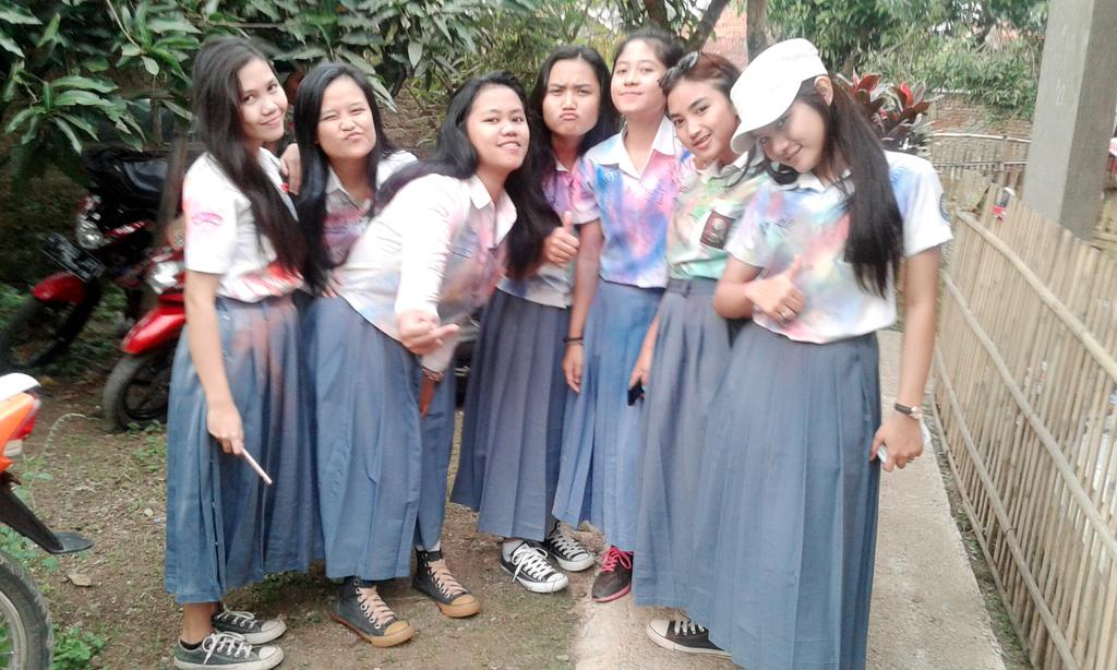 novivilanova's tweet photo. @nurulfa182 @Estuintanmelani @WinnyGarz @RistaRodriguez @evitarahayu6 http://t.co/dusKICBwtv