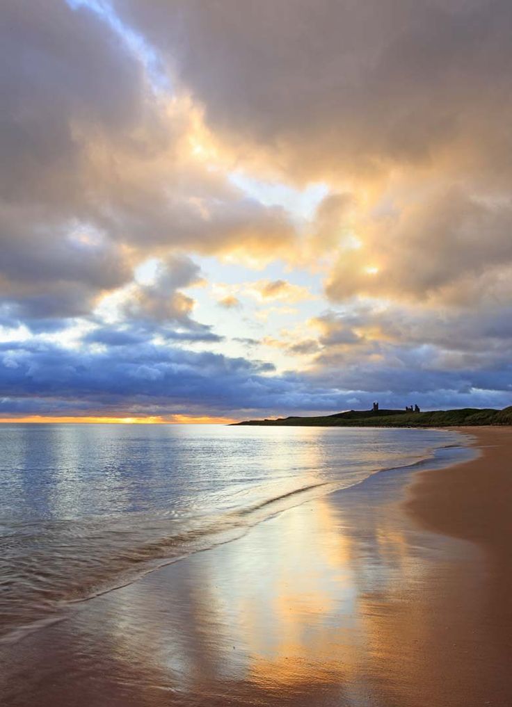 TheHolidayCots's tweet photo. Enjoy 60 miles of #RuggedCliffs #Islands & #SandDunes along the #Northumberland #Coast #AONB http://t.co/VsPh4wym3e http://t.co/LRaYqSe1Tx