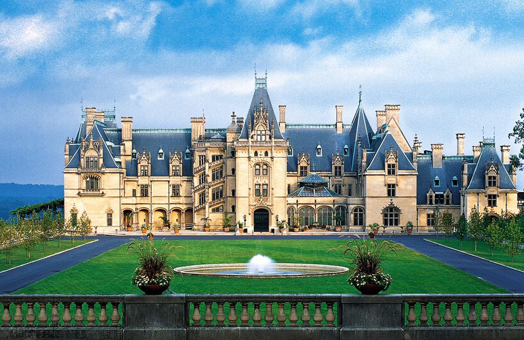<a href="/spikeballchris/">Spikeball🌕Chris</a> If I can get a photo playing <a href="/Spikeball/">Spikeball™ Inc</a> on the front lawn of the Biltmore Estate, free everything?