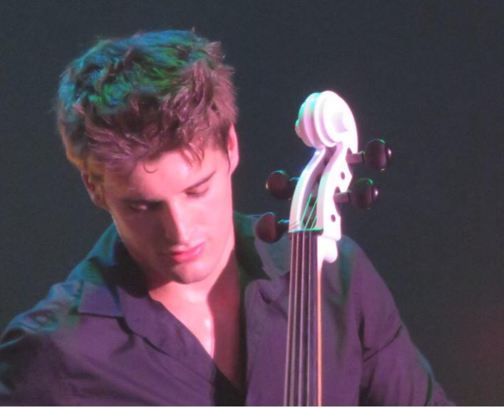 2CellosInd's tweet photo. Take a look! Some new #photograps of @2CELLOS and #find it more on http://t.co/OWi3Fq3Qsu @2CELLOSFanClub http://t.co/5rrAplllGP