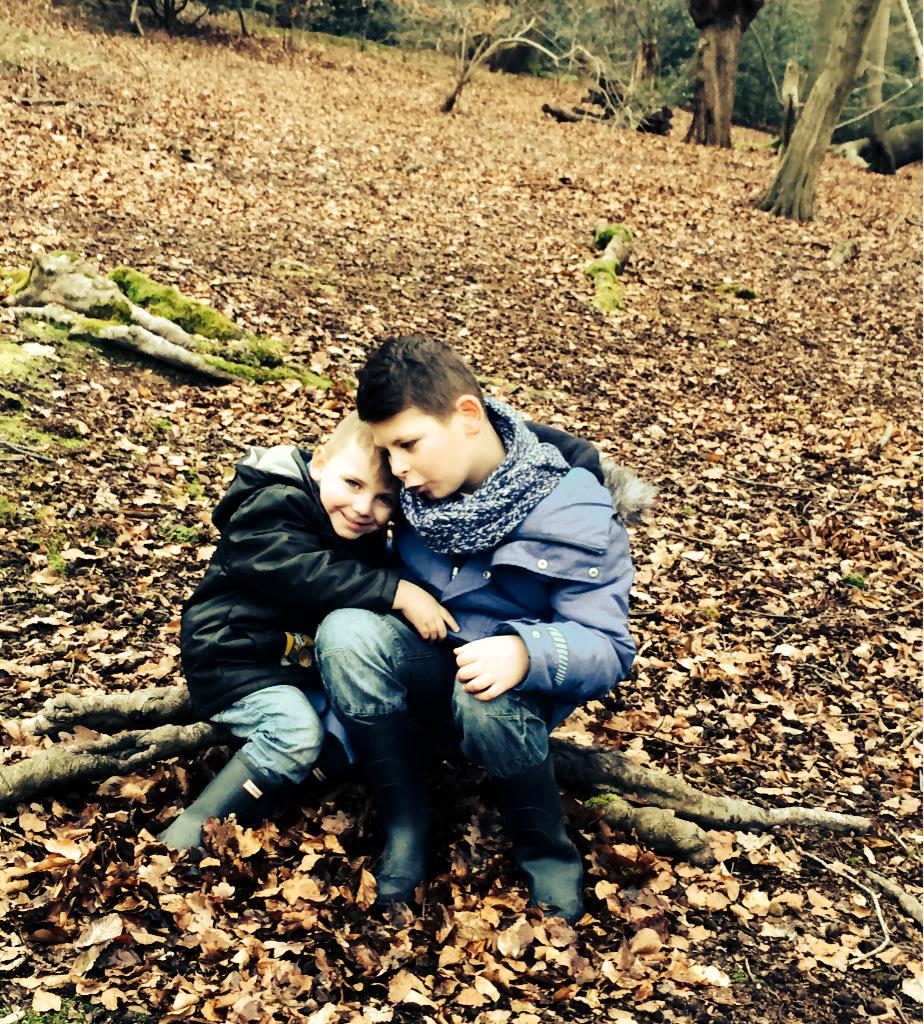 fayesimmons07's tweet photo. Fun@eppingforest withmyboys #myworld #fullofmud fun times http://t.co/qPo2d10TZG