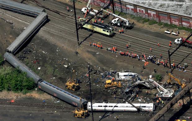 BloombergTV's tweet photo. #Topstories: @NTSB focusing on speed in Philadelphia @Amtrak derailment http://t.co/uw7vOimgNJ http://t.co/lpHAdLhhBV