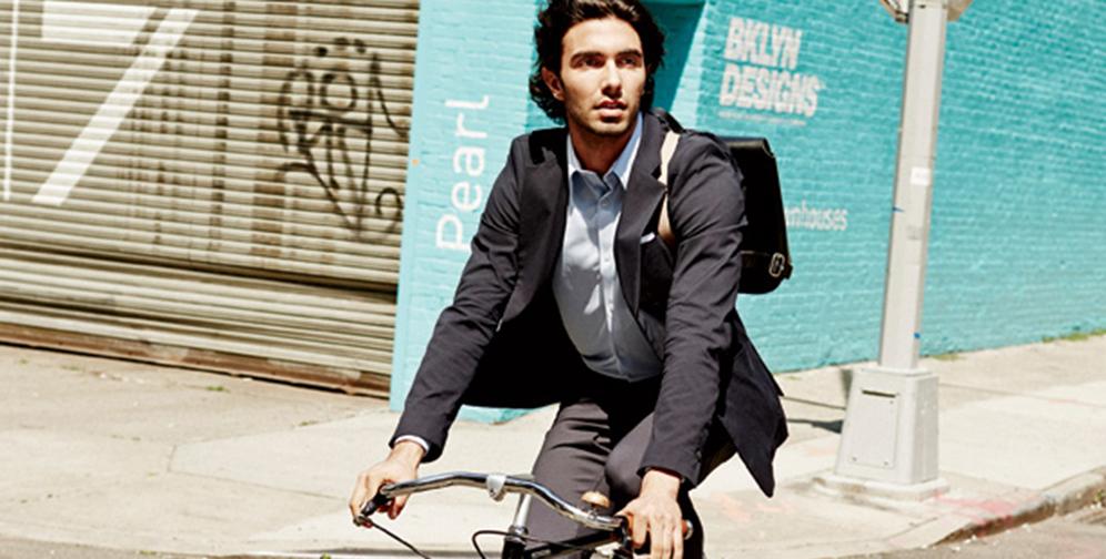 BicyclingMag's tweet photo. Riding to work today? These 7 tips can make your bike commute easier: http://t.co/wsfc3egALq #BiketoWorkDay http://t.co/rFUx5Pli1m