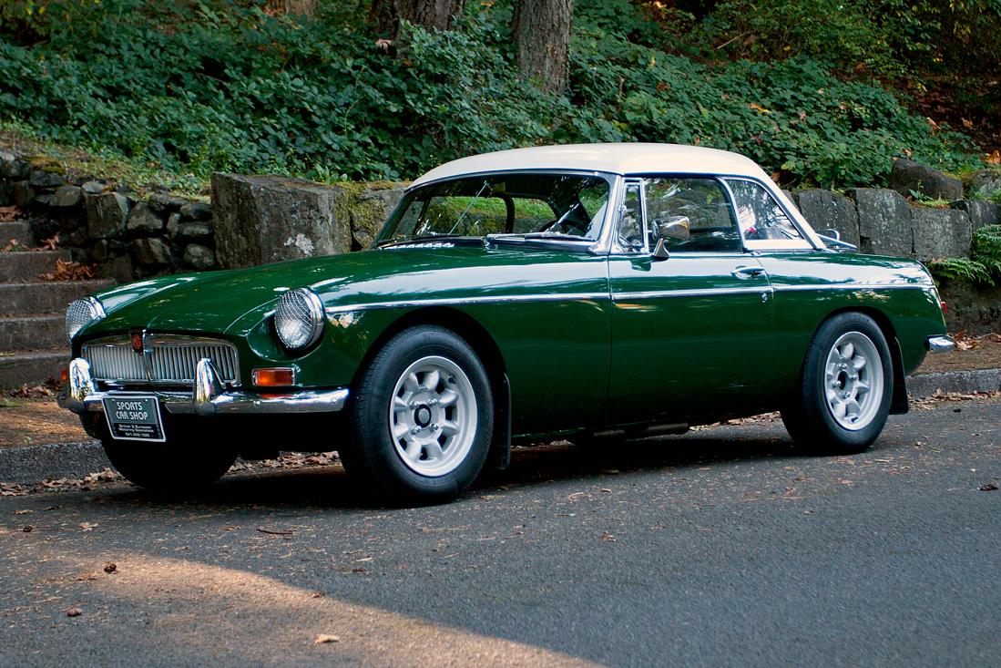 infocochazos's tweet photo. MGB 1962-81:
Motor: 4 cil. 95cv, 1798cc
0 a 100: 12,2s
V.Máx: 166
U. Fab: 513.272 http://t.co/driyFZRA1x