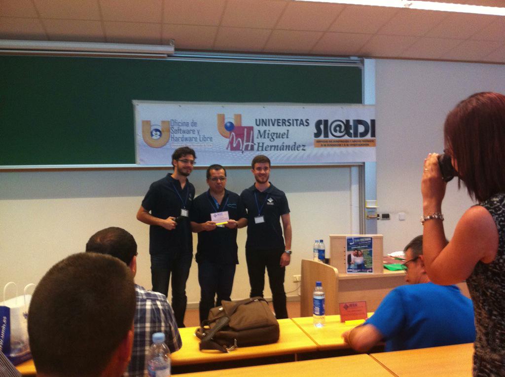 ieeegranada's tweet photo. Acto de clausura entregando premios a los exponentes. #DDaysArena http://t.co/aMxCpIlgSp