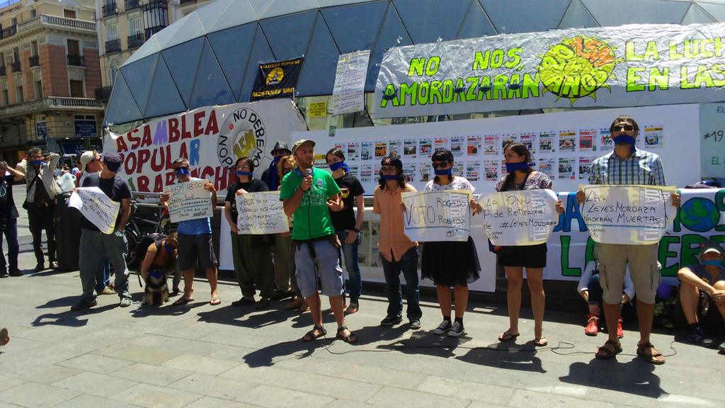 EspacioComun15M's tweet photo. #2015MAniversario #15MSinMordazas en Sol ahora mismo http://t.co/AiT9fdQZfW