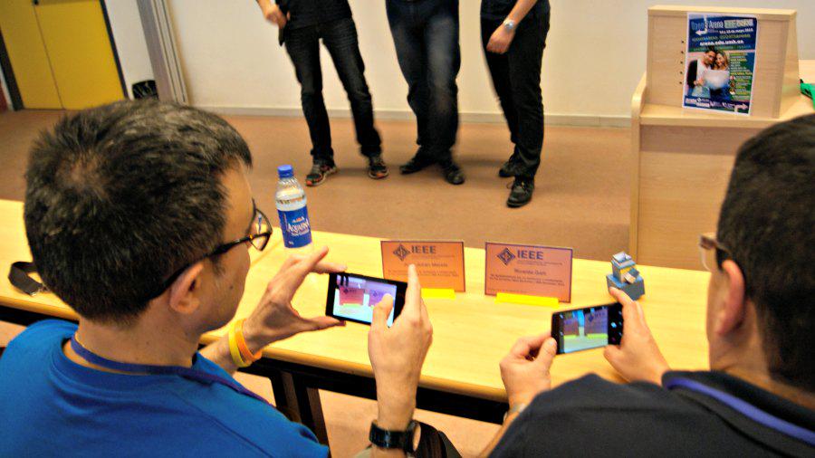 DDaysArena's tweet photo. @jjmerelo y @gallir con sus reconocimientos del @ieeesbumh. ¡Fantásticas ponencias! #DDaysArena http://t.co/jZ4UkQF0uv