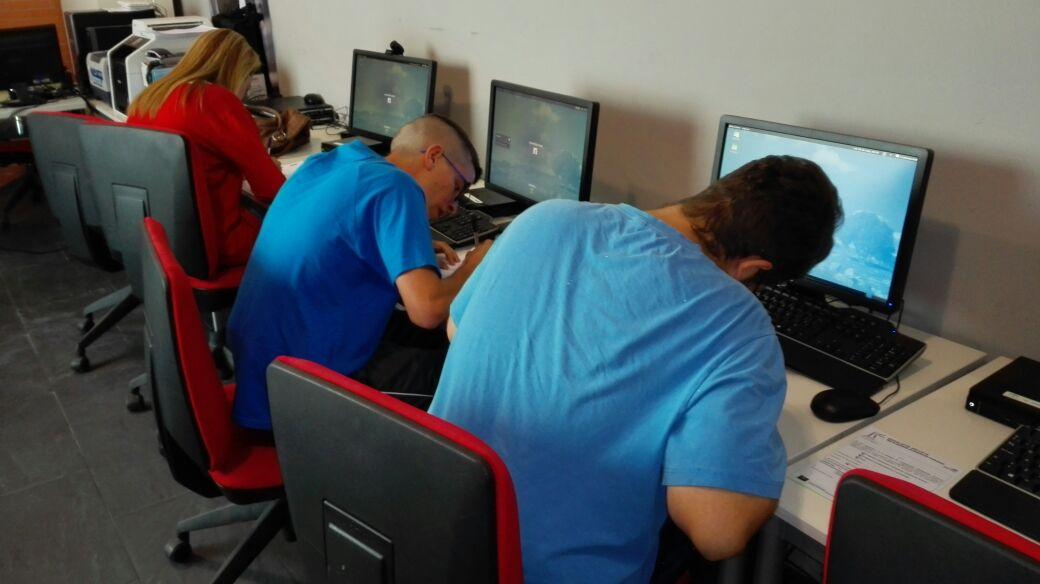 desarrollominas's tweet photo. Sesion Orientador en @guadalminas  con alumnado T.Prelaboral @MafecorFerre @araroro @Laura_Tinajero http://t.co/wRbp7L4LQr