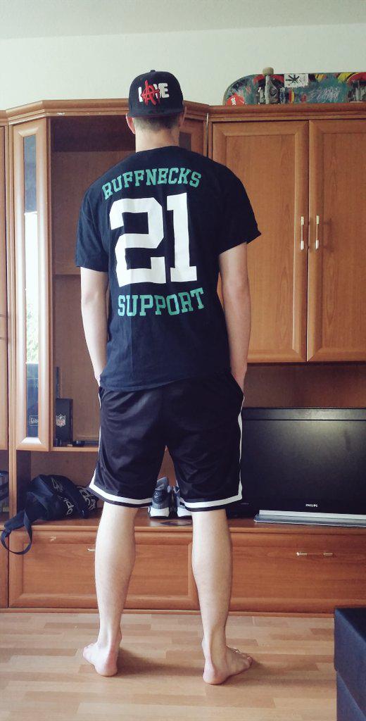 Phillip_Eggert's tweet photo. Bestes Stück!💪
Unfassbar, dass das nächste Album schon fast unterwegs ist!
#StayRuff #21 #Ruffiction 
@crystalf44 http://t.co/ZlagA8G3Qz