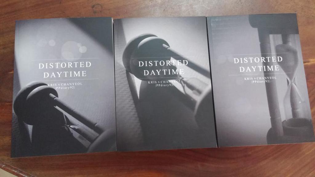 _itsdesign's tweet photo. ฟิค Distorted Daytime เป็นเล่มแล้��วว ปกนี้พิเศษสุดเพราะเป็นคนลงมือถ่ายภาพเอง ฮิ้วๆ @PPdiary92 http://t.co/YEHUEY3uqj