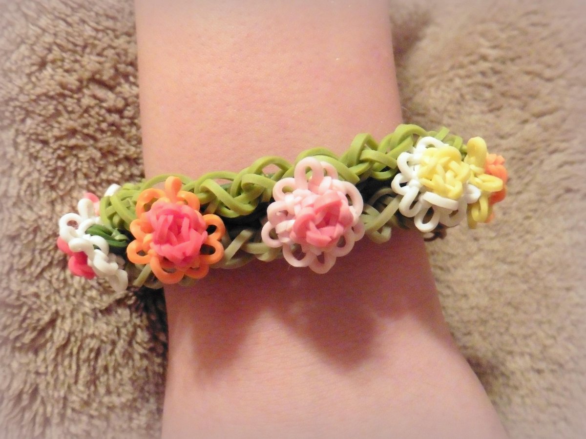 fuzzlesbands's tweet photo. http://t.co/HYqkIeRTz3 Custom #handmade bracelet designed by the Fuzzles!  @etsy @etsyphile #rainbowloom #bestselling http://t.co/bwhjZRe1b3