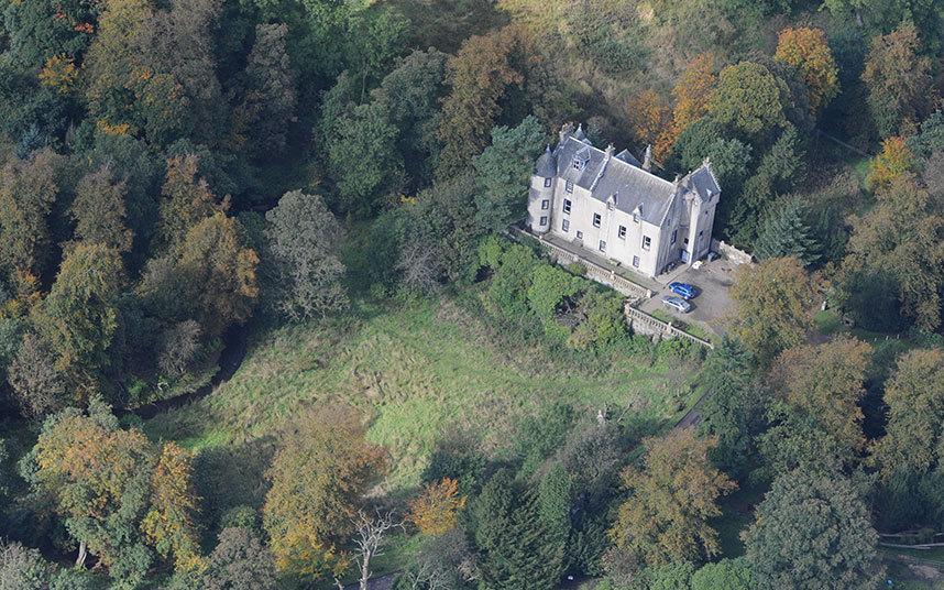 dezrezsoftware's tweet photo. The world's best castles on sale from £500,000 #castle #property http://t.co/rnDDJ9EgGx http://t.co/2Ucz8AX8vt