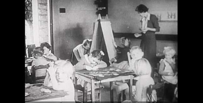 Check out what school was like in the 'olden days'. No tablets, smartphones or tablets here: ab.co/1e4OwXm