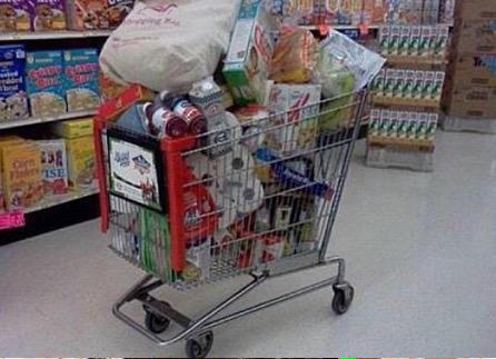 Thxbault_'s tweet photo. Quand ma mère dit "j'ai 2-3 courses à faire" http://t.co/0ULrzE38jj