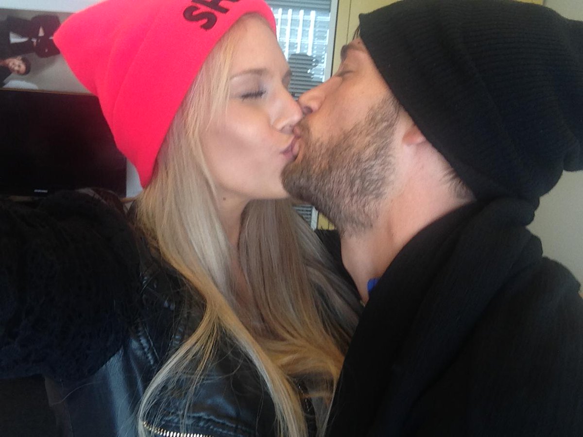 W9's tweet photo. C'est le jour J ! Aujourd'hui, Paga et Adixia se disent oui ! RDV sur @W9 à partir de 19:25 ! #LMET http://t.co/TtOupqPPi3