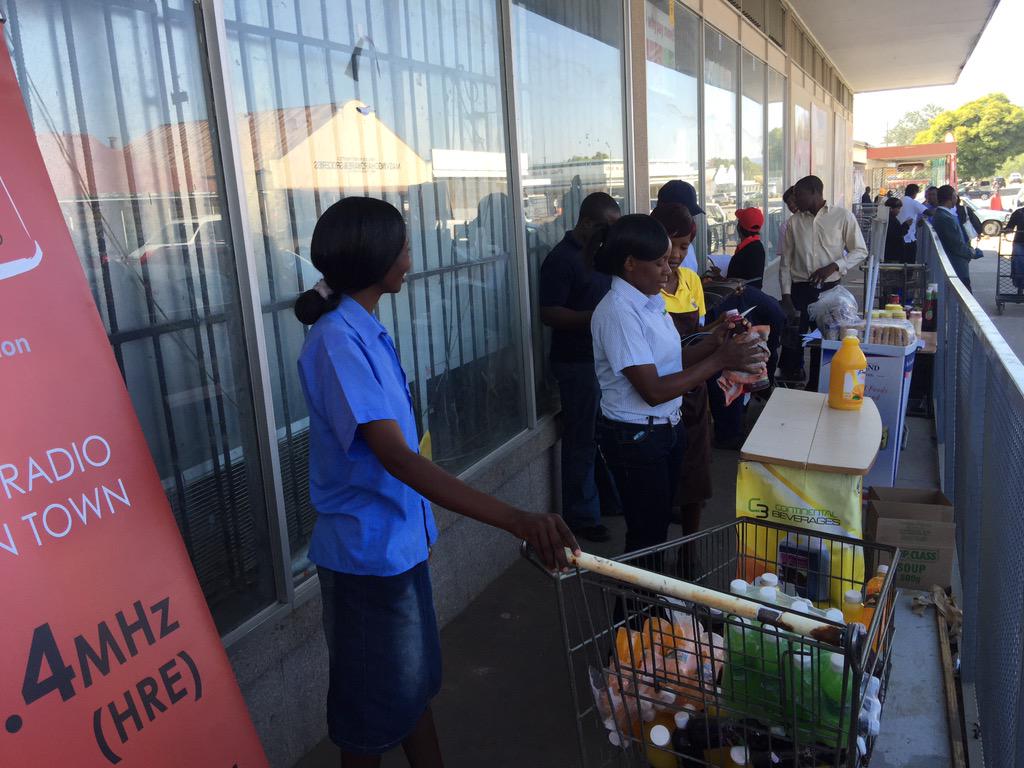 TeeKayZim's tweet photo. We are kicking #LIVE from Masvingo #HevoiFM auditions at 2pm #turnup @ZiFMStereo @IgnitionOnZiFM @iMisred #ABComms http://t.co/JGNdngiCGS