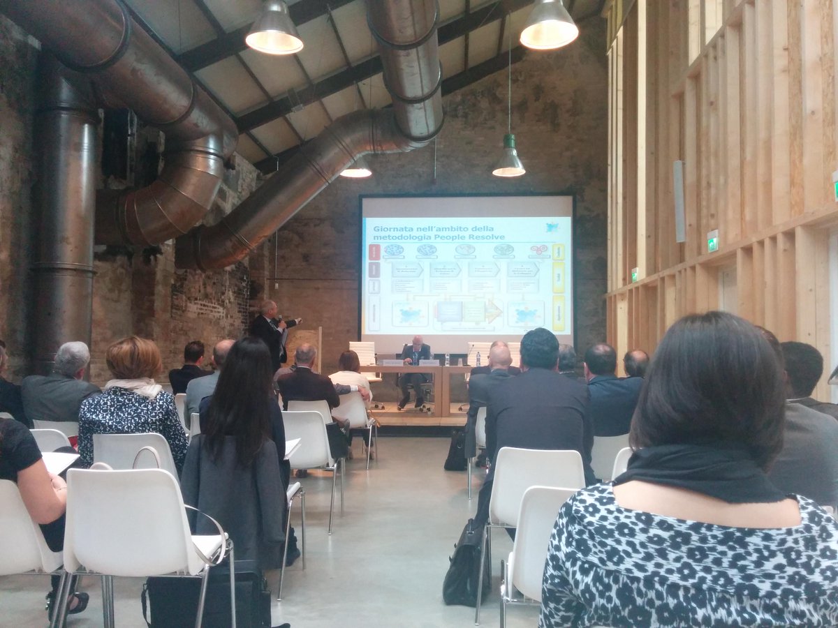 PeopleResolve's tweet photo. Paolo Di Marco e @PIEROFORMICA1 all'evento #PeopleResolve http://t.co/zWYeqG7Uro