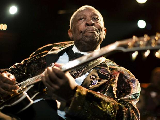 g1's tweet photo. Morre aos 89 anos o músico de blues B.B. King http://t.co/SHYjPmF62J #G1 http://t.co/aNGVrmOTao