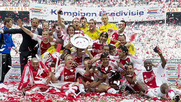 AFCAjax's tweet photo. #AjaxKalender: Het is vandaag vier jaar geleden dat #Ajax de 3e ster wist binnen te halen ten kosten van FC Twente. http://t.co/7yeOrELSFg