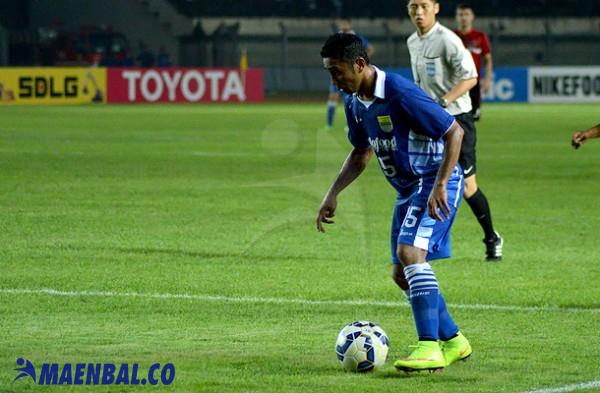 FuLo_Indo15's tweet photo. Via:@.maenbaldotco: Firman Utina Pelajari Permainan Kitchee SC Lewat Youtube - http://t.co/zRM5UHPMXu http://t.co/OVFX7cjLk6