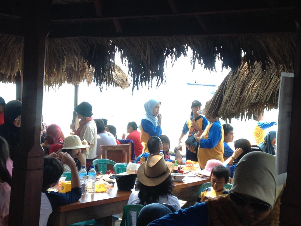 SelaparangTours's tweet photo. Day-2: Gili Trawangan Trip #tripFKUB88 http://t.co/onFiF5WOG1