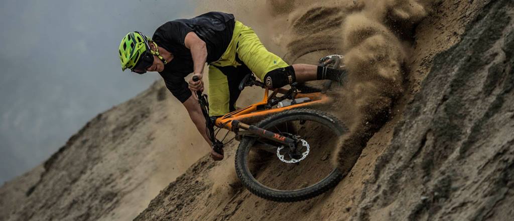 Specialized_AU's tweet photo. The all-new 2016 Stumpjumper FSR takes handling, efficiency, &amp; utility to the next-level. The Trail Legend Reborn... http://t.co/30POyUIrjU