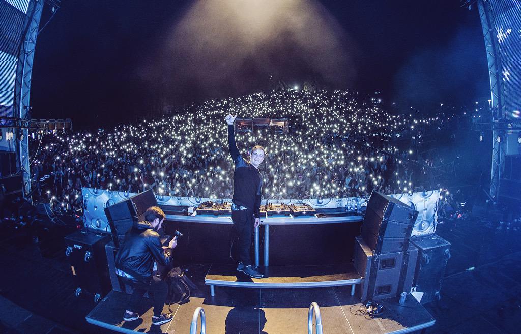 Perform dari Martin Garrix @foto: Twitter MartinGarrix