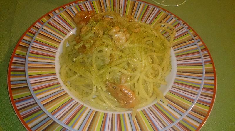 SoloRicetteBlog's tweet photo. Spaghetti alla chitarra con gamberetti rossi e pistacchio http://t.co/EkI7wMN8hm #spaghetti http://t.co/HpwX7VrxsE