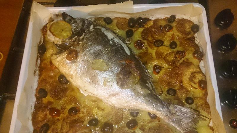 SoloRicetteBlog's tweet photo. Una splendida orata al forno su letto di patate http://t.co/djVJ9hzjXE #orata http://t.co/PfuUFwTkhC