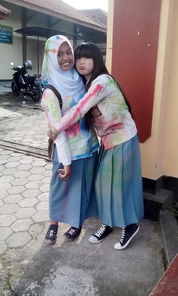 anisachiby21's tweet photo. RT #mbaheni kita #LULUSUN2015 makasih yaa allah ๐ http://t.co/gKC9FcCDJI