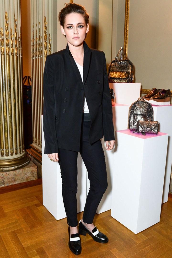 GlamourMagUK's tweet photo. We've never seen Kristen Stewart this relaxed in an interview: http://t.co/KehXMNojvX http://t.co/FaJ2qauQqT