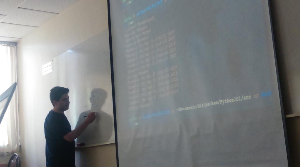 HelloWorld_Mag's tweet photo. کارگاه پايتون به دوازدهمین ساعت خودش رسید و همچنان ادامه دارد #linuxfest #salamdonya http://t.co/lSOY3oCvgf