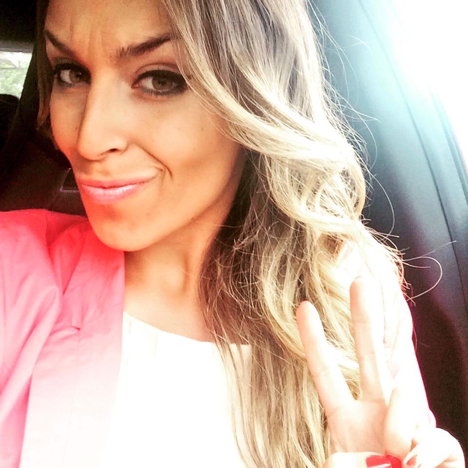LuciaVenaLaVoz's tweet photo. La semana empieza para mi!Esta noche estaremos en la #Expoverbena de Llanes y aviso,va a ser MUY GRANDE💃#MusicIsLife http://t.co/Lbg2IIeApi