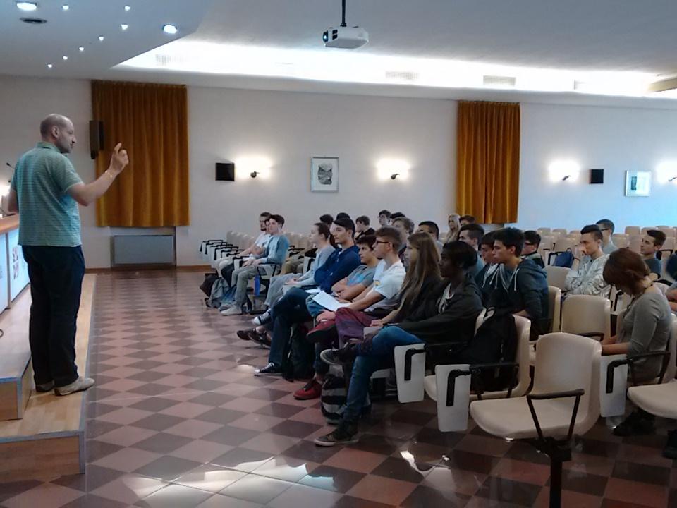 ServiziAL's tweet photo. Proseguiamo con i #workshop al #salday
Workshop 1 "I servizi al lavoro" http://t.co/3ZkyZPHVyP