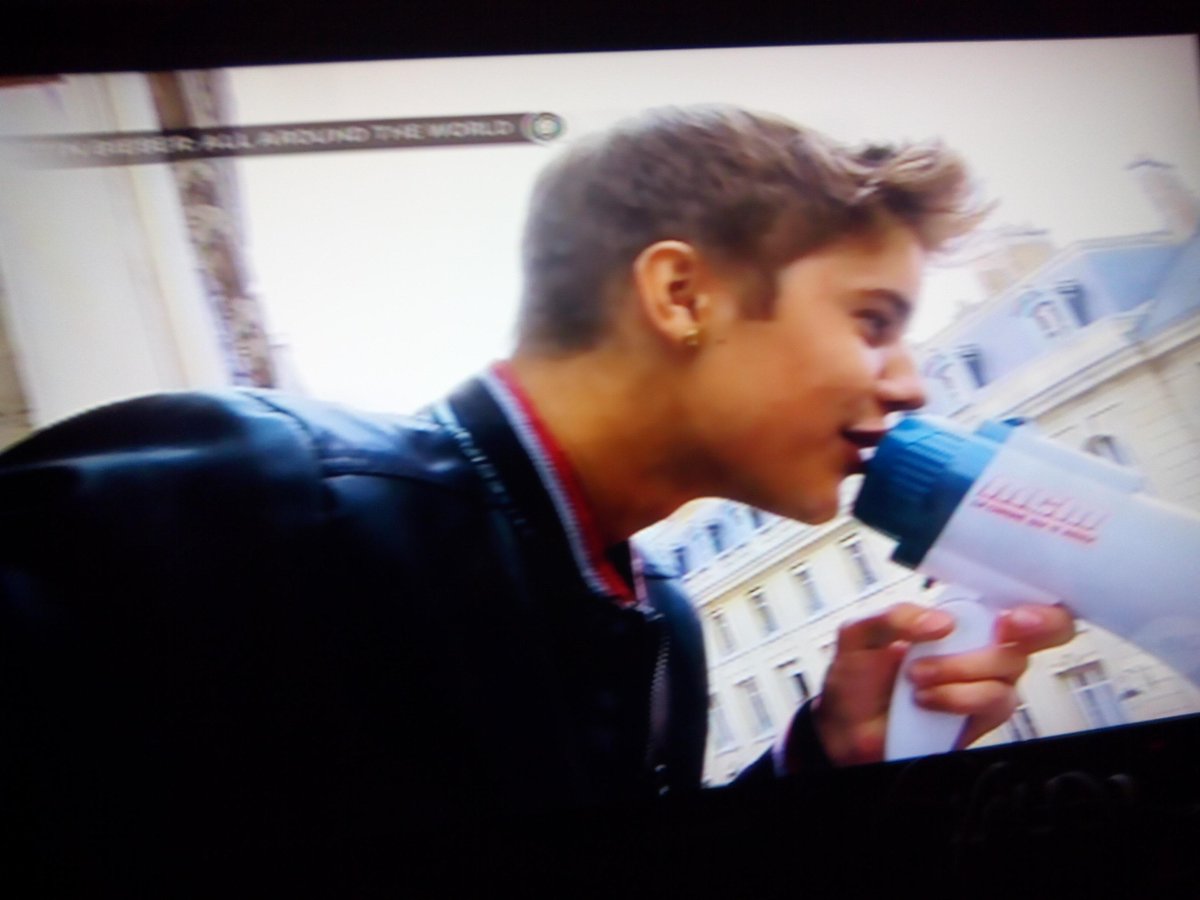 WeBeliebersTeam's tweet photo. justin nyanyiin OLLG versi bahasa perancis. Sumpah kaga ngerti. Tapi indah. Justin indah..lho(?) #JBonNETtv http://t.co/TNctIqu2ct