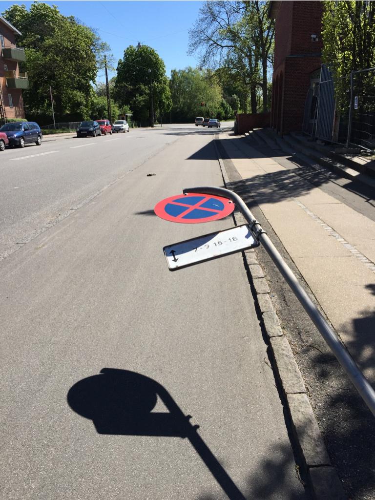 Birgitc2's tweet image. Hvorfor kører man fra det her? Er meldt til @KobenhavnPoliti #emdrupvej103 @cyklistforbund #paspå