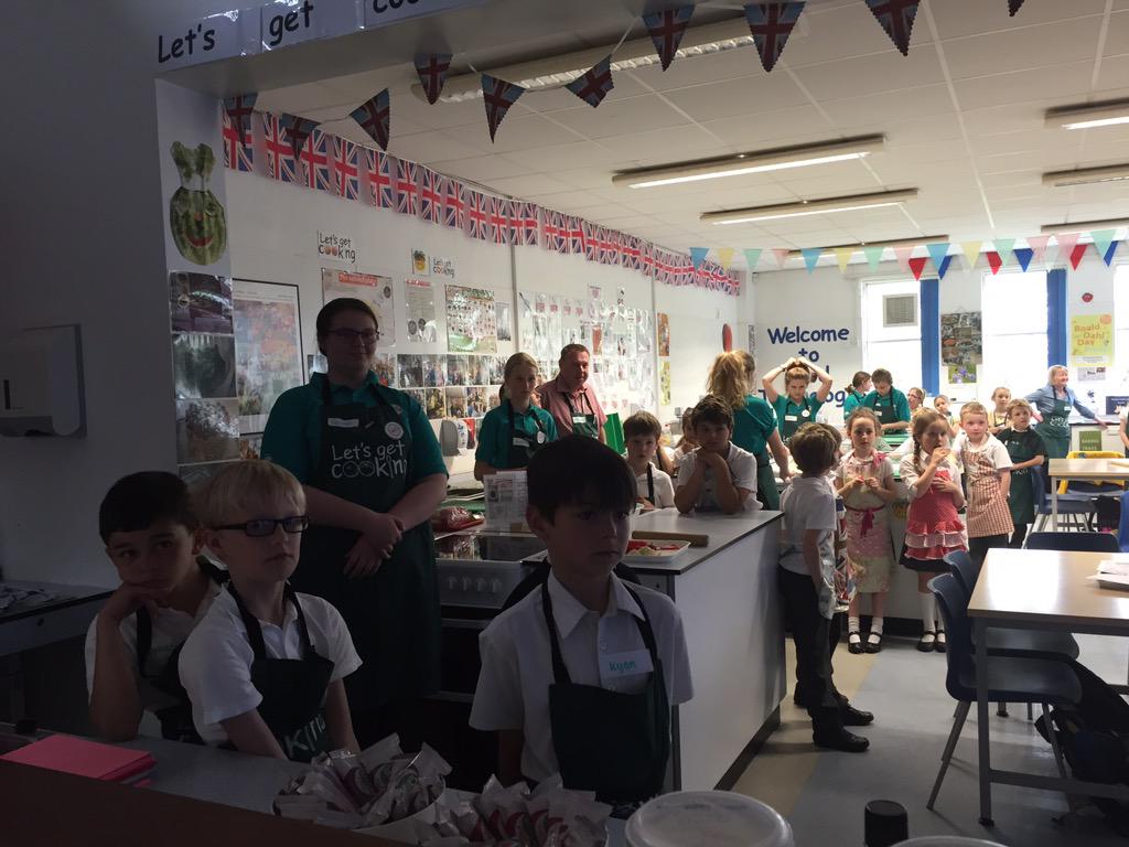 Fifteen Cornwall (@fifteencornwall) on Twitter photo We are watching <a href="/jamieoliver/">Jamie Oliver</a> <a href="/PenairSchool/">Penair School</a> #letsgetcooking for #FoodRevolutionDay with yr 3's Devoran School. We are watching <a href="/jamieoliver/">Jamie Oliver</a> <a href="/PenairSchool/">Penair School</a> #letsgetcooking for #FoodRevolutionDay with yr 3's Devoran School.