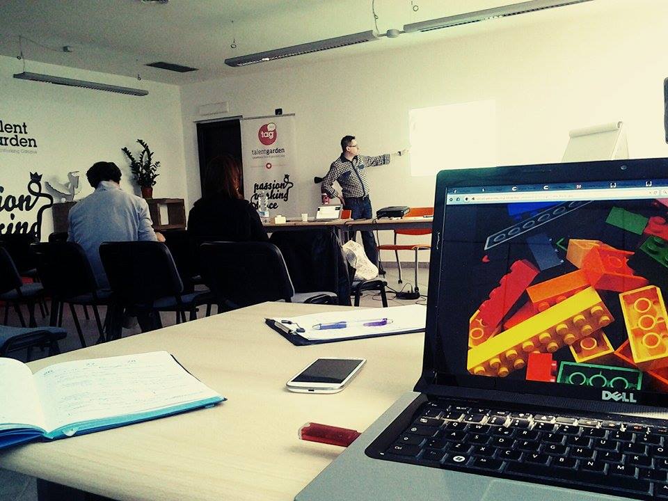 Factory3punto0's tweet photo. Costruiamo l'#esperienza con @lucarosati... #TalentGardenCosenza #TransmediaWebCommunication http://t.co/vbiKI1z7Rk