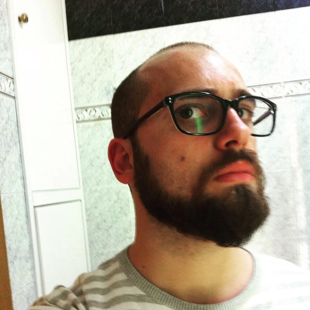 Fortezza89's tweet image. Oggi mi vedo bene #longbread #shorthair #happytoday