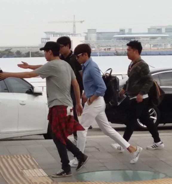 Phi_216's tweet photo. that wiiiiiiiiiiide step is probably 2 of mine http://t.co/hoqChgXyJ7