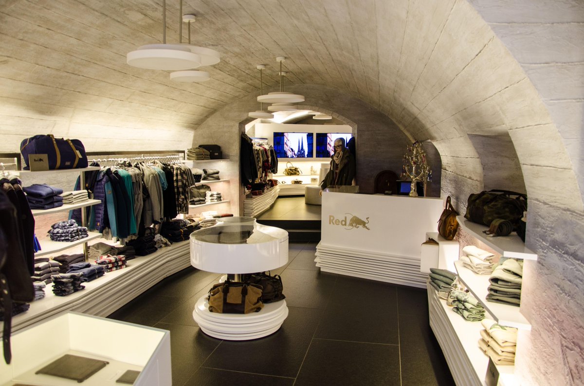 Unser Gourmet-Restaurant wird zum Catwalk. Am 02.06.2015 um 20.15 Uhr. Der Eintritt ist frei! bit.ly/1PK83YN