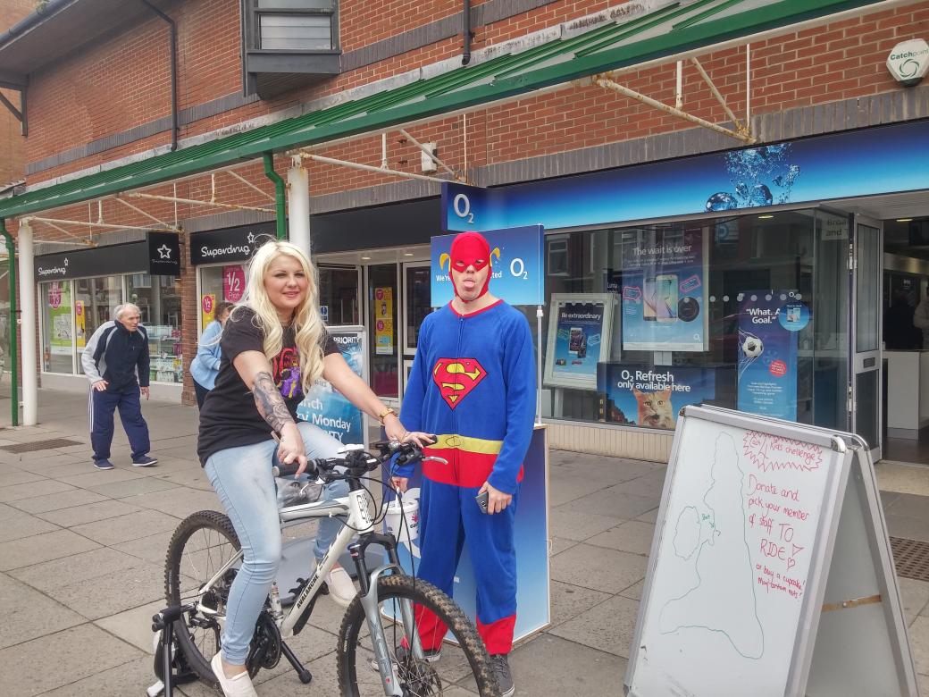 markarcher82's tweet photo. @MIDCommsO2 #keyhero #o2thorntoncleveleys http://t.co/bTlF7lMoyX