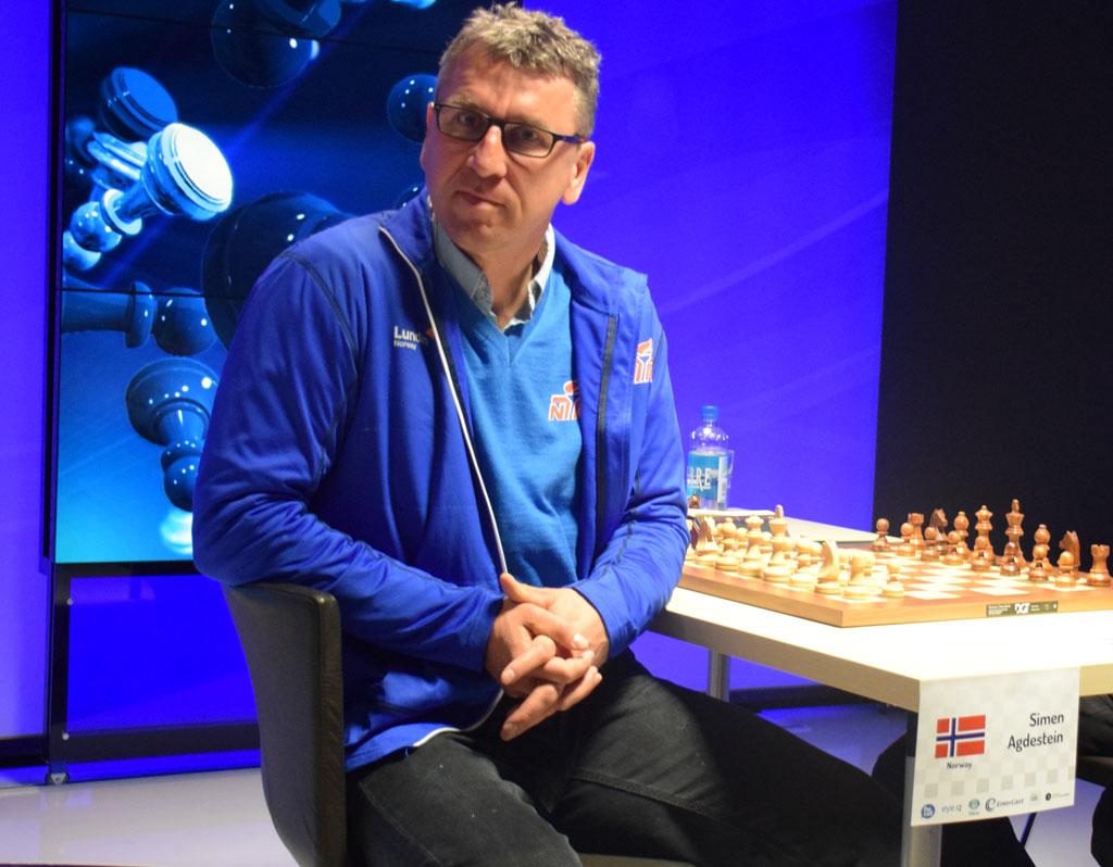 Happy Birthday to Simen Agdestein! Hope the players have some gifts for him in the rapid. 