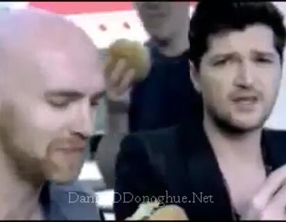 MbkLisa's tweet photo. TRAIN WRECK DONOGHUE,DAN THE MAN,DUSTBIN O'DONOGHUE #GoDan @TheScript_Danny @thescript #Fastest #EatingBurger http://t.co/9FhaTTqIAq