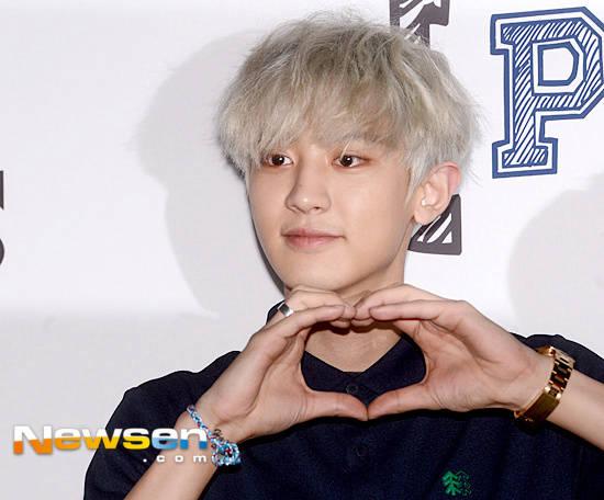 CHANBAEK_FAMILY's tweet photo. TWO HEARTS ONE LOVE ❤

//Ms http://t.co/APTdrymGTZ