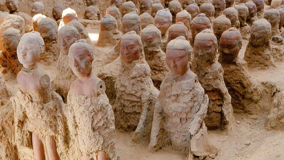 fabreolivier's tweet photo. Les soldats nus et souriants de l'empereur Han demain sur Arte, l'histoire de la Chine #2000ans @MuseeGuimet @ARTEfr http://t.co/UsKfPSOFXZ